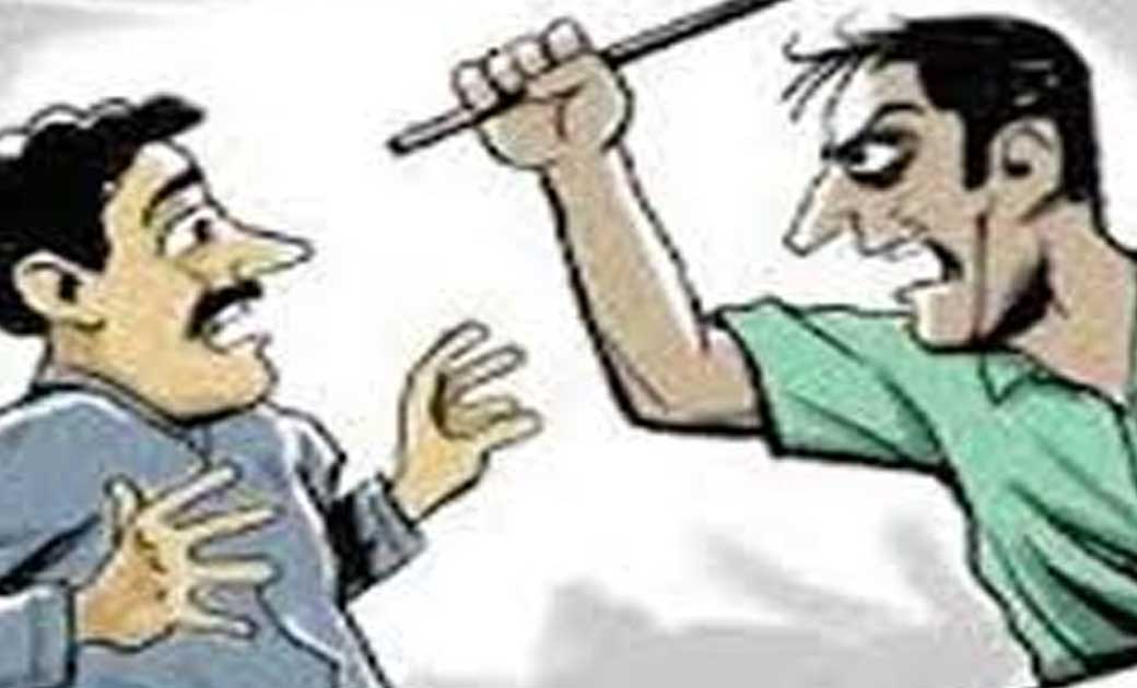 तालाब जाने का रास्ता बंद कर दिये हो, तोपचंद हो गये हो कहकर मारपीट 