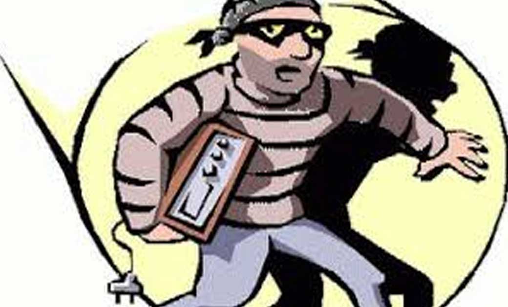 केना और कुटेला के स्कूल से कंप्यूटर अथवा अन्य उपकरण की चोरी  - CG Sandesh