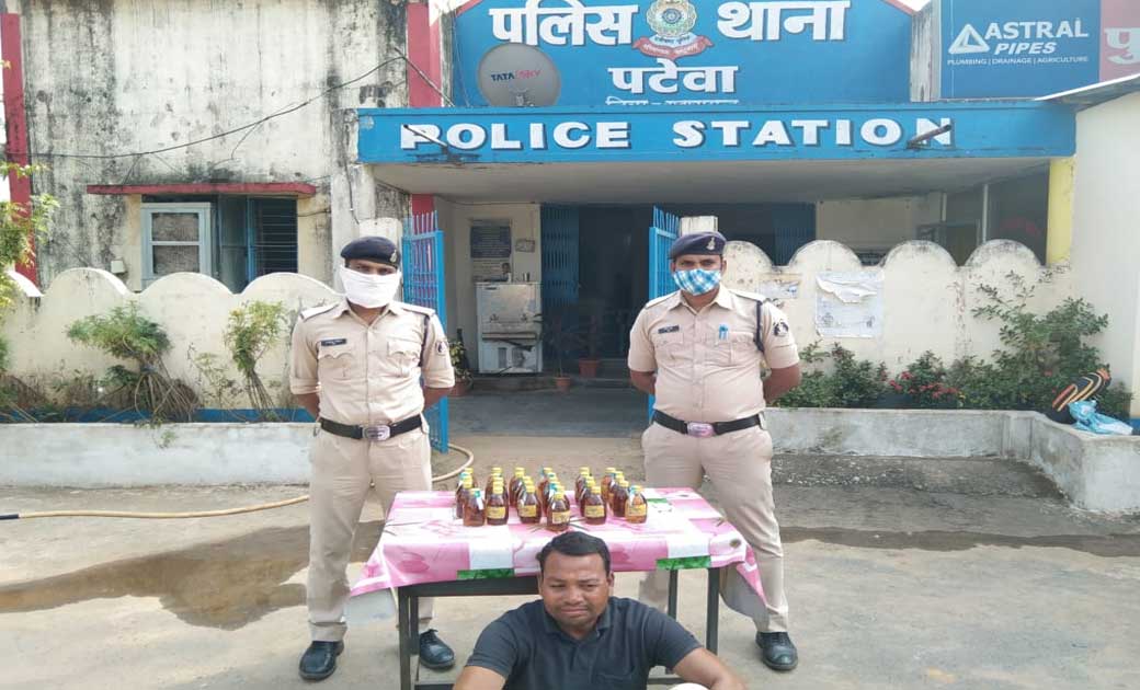 नवागांव और सरेकेल गोंगल रोड से अवैध शराब जप्त.