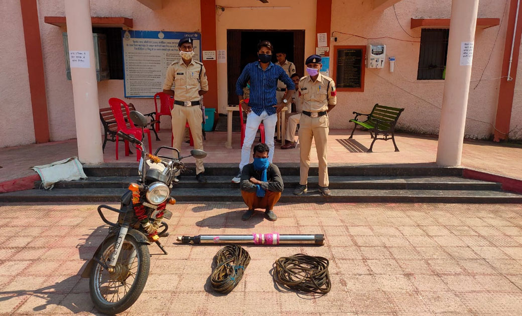 मोटर पम्प और केबल वायर चोरी करने वाला आया पुलिस की गिरफ्त मे... - CG Sandesh