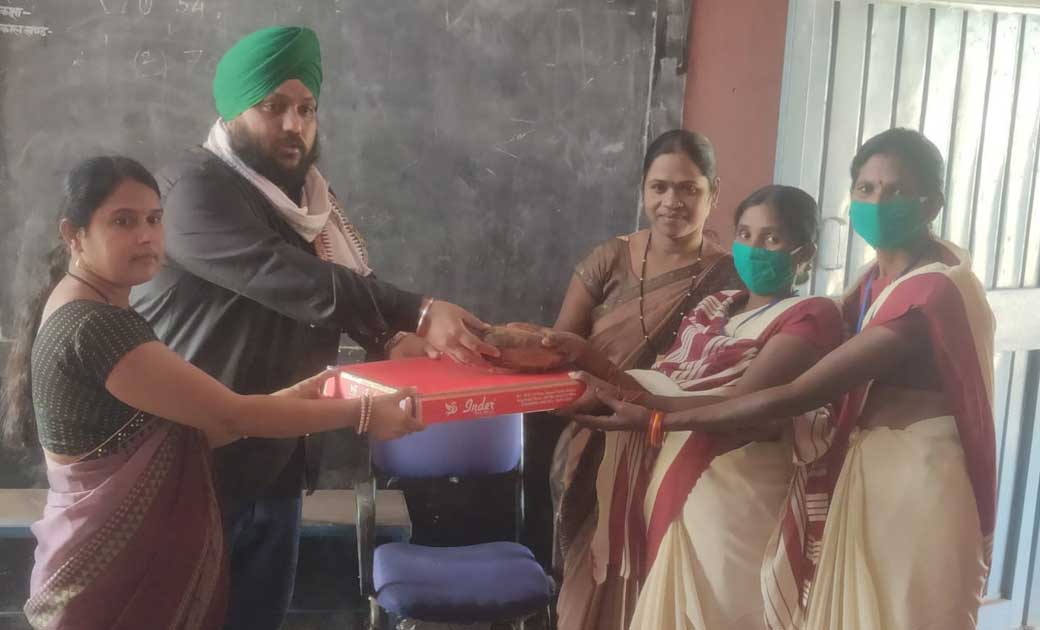 पार्षद हरदीप सिंह रैना ने मितानिन बहनों का किया सम्मान - CG Sandesh