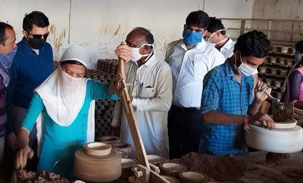 गढ़फुलझर में मिट्टी की परंपरागत कला को सहेजने और संवारने के स... - CG Sandesh