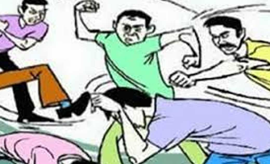 रायगढ़ में दादागिरी चरम पर..साईड न देने के नाम से दो स्कूटी सवार भाइयों को कार में बैठे लोगों ने पहले पीटा.. जान बचाकर भागने लगे स्कूटी चालकों को फिर कार से दौड़ाकर मारी टक्कर..मामला दर्ज...