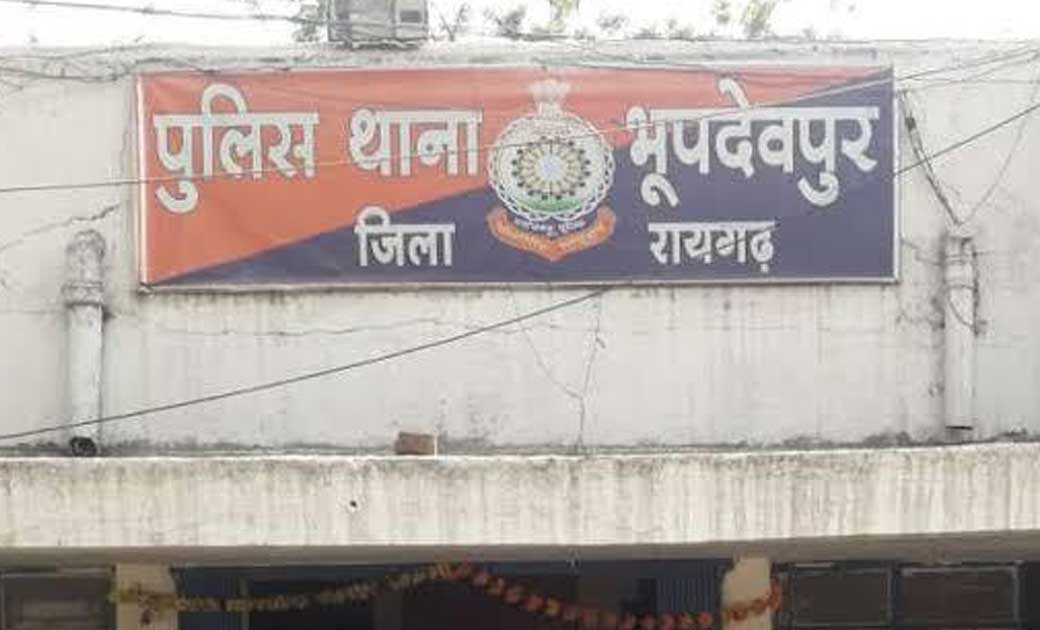 ट्रेलर में भरे लोड कोयला सहित ड्राइवर फरार...विमला साइडिंग भूपदेवपुर से कोरबा वेस्ट प्लांट में कोयले ट्रांसपोर्ट के लिए निकला था ड्राइवर,भूपदेवुपर थाना में रिपोर्ट दर्ज ...