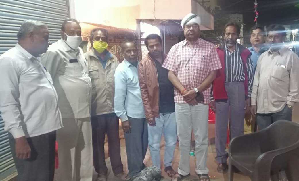 निधन परिवारों से मिलकर विधायक देवेन्द्र बाहदुर सिंह ने  शोक ... - CG Sandesh