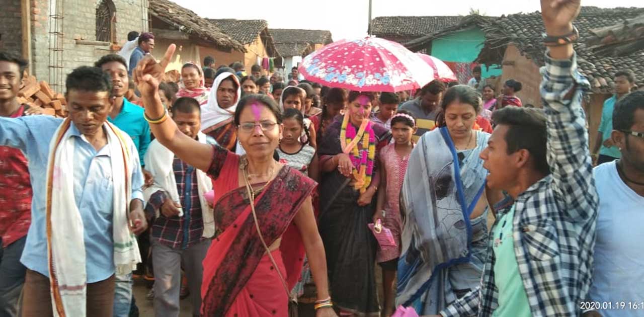 बिंद्रा नवागढ़ के जनता के दिलों में आज भी कायम है नीरज ठाकुर, अपने पति के अधूरे सपने को पूरा करना चाहती हैं स्मृति नीरज ठाकुर.