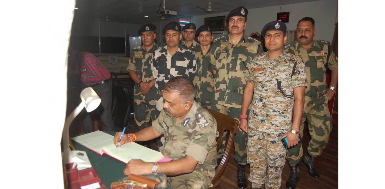 नक्सल प्रभावित क्षेत्र कोयलीबेड़ा पहुंचे डीजीपी, नक्सल अभियान और कानून व्यवस्था पर ली समीक्षा