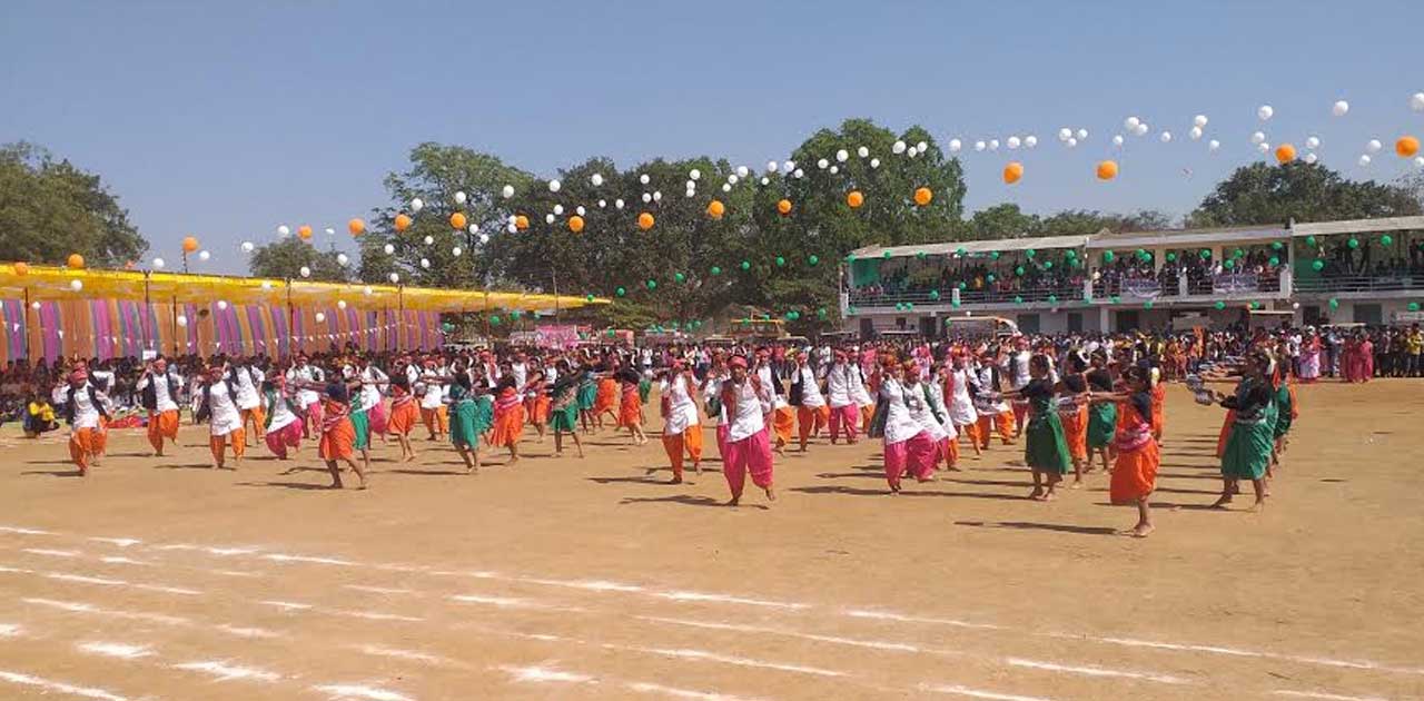 सामूहिक नृत्य एवं झांकी में गौरव विद्या मंदिर रहा प्रथम - CG Sandesh