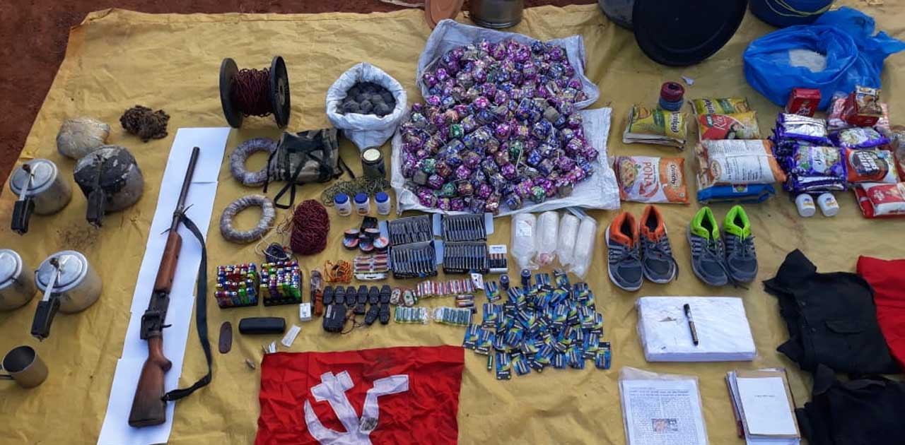 पुलिस को गस्त के दौरान मिला नक्सलियों का सामान, आमाबेड़ा में हो रही वैधानिक कार्यवाही