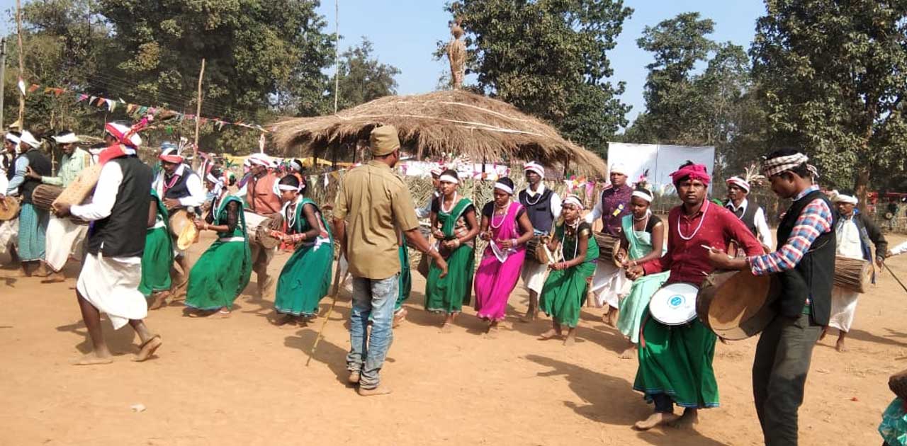 मिचेवाड़ा में हुआ कोलांग महोत्सव, आदिवासी संस्कृति का हुआ प्रदर्शन