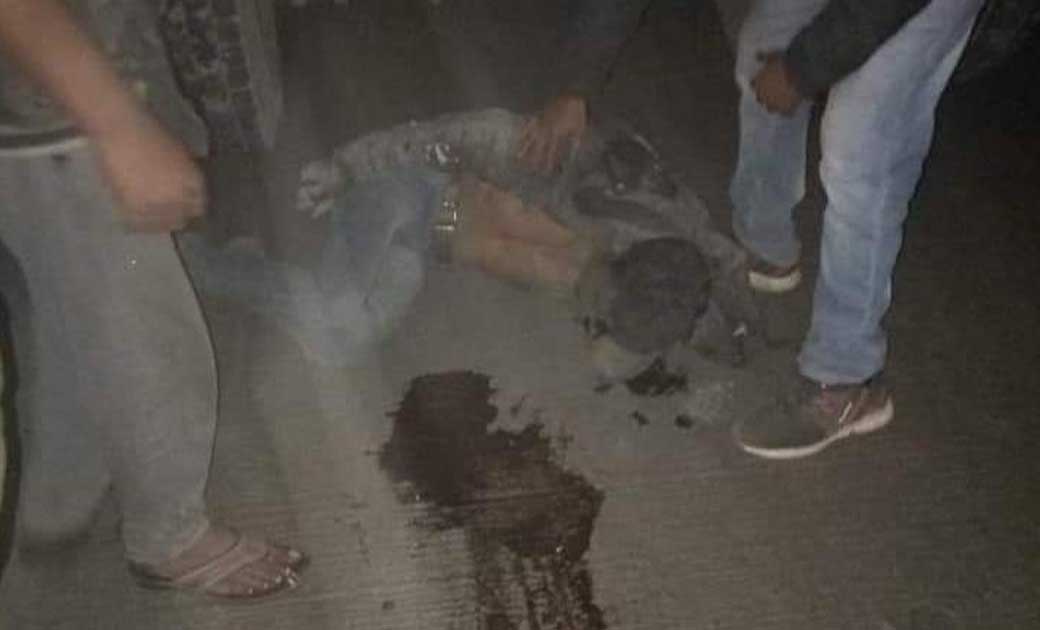 ट्रेलर के पीछे फंस कर घसीटते आ रहा था युवक...ग्रामीणो ने ट्रेलर  रूकवाकर बचाई जान.. हालत गम्भीर..रायगढ़ जिले की घटना