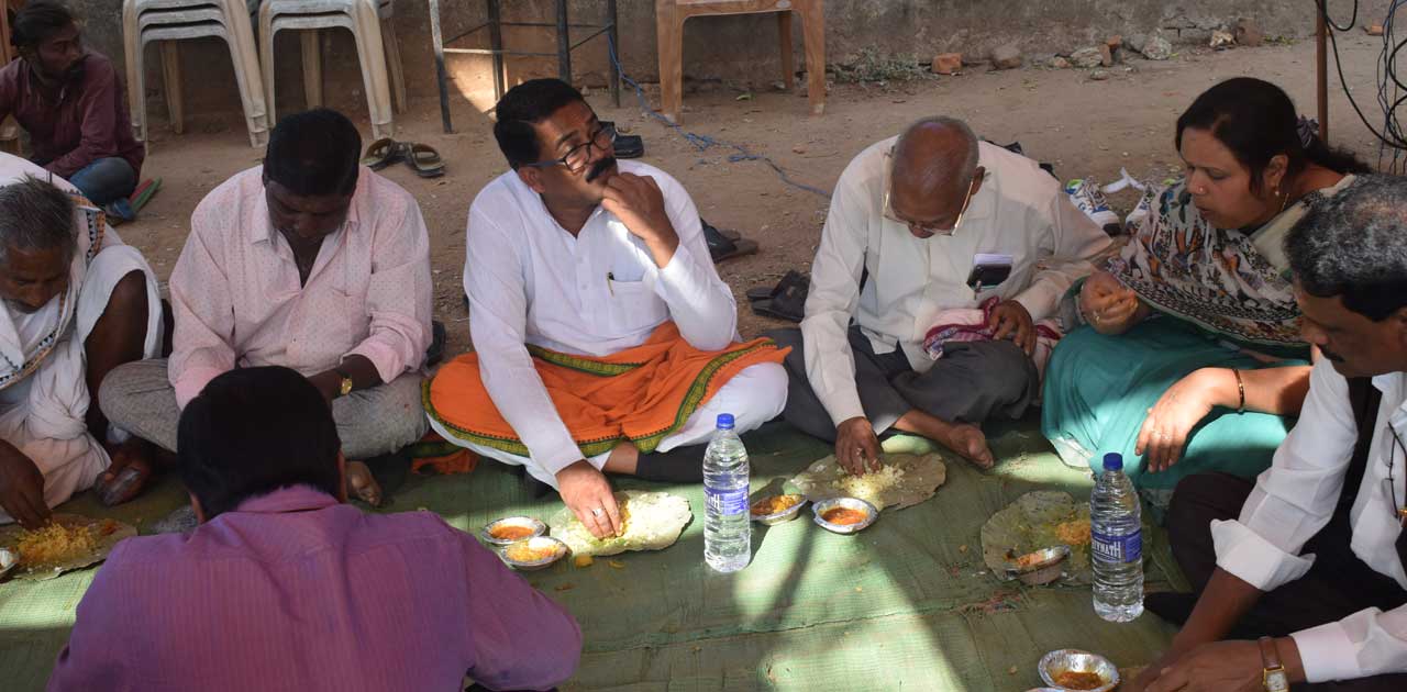 सांसद चुन्नीलाल पहुंचे बरोली, किसानों ने कहा : टोकन भी नही क... - CG Sandesh