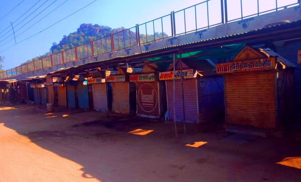 कांकेर में भी लोगो ने किसानों के हक में अपनी दुकानें रखी बंद.
