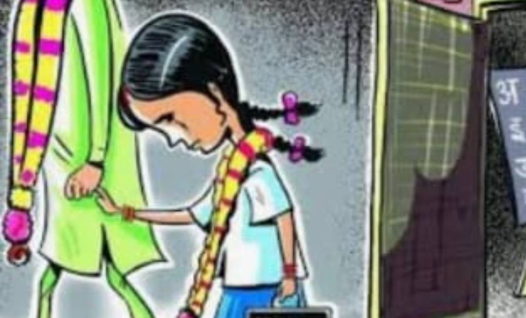 मंगलसूत्र-सिंदूर लेकर आया 17 साल का लड़का, क्लासरूम में की ‘शादी’...लड़की के घरवालों ने अपनाने से किया इनकार..!