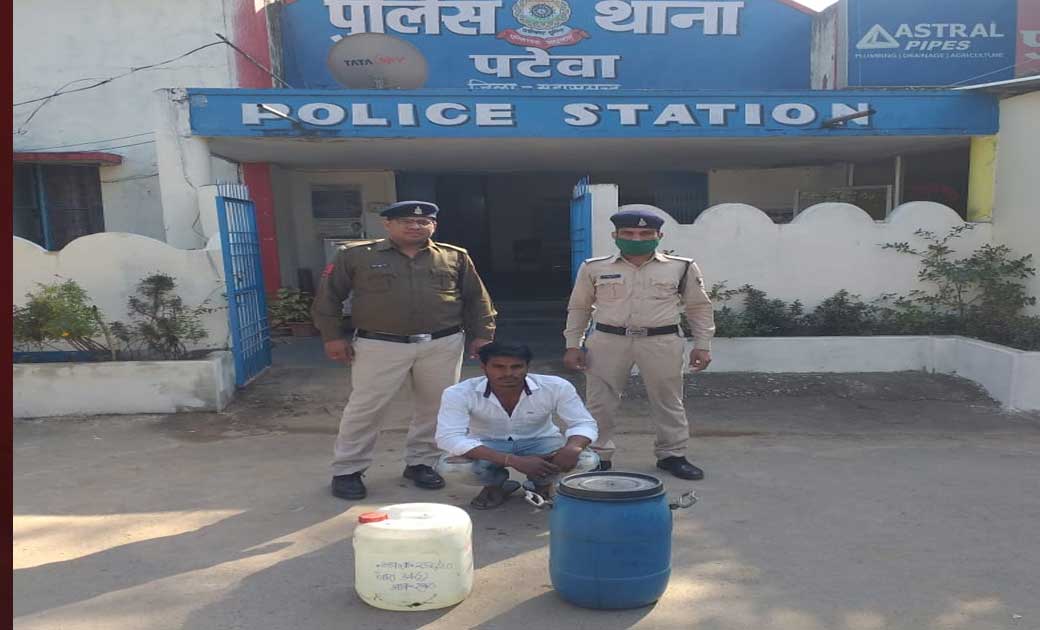 पटेवा : ग्राम गुडेलाभांठा में 40 लीटर महुआ शराब जप्त.