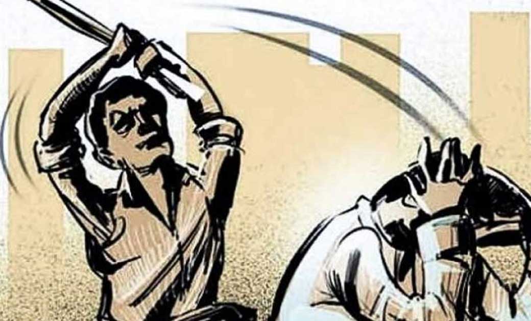 महासमुंद : मोहल्ले में आने जाने की बात को लेकर धारदार हथियार से हमला.