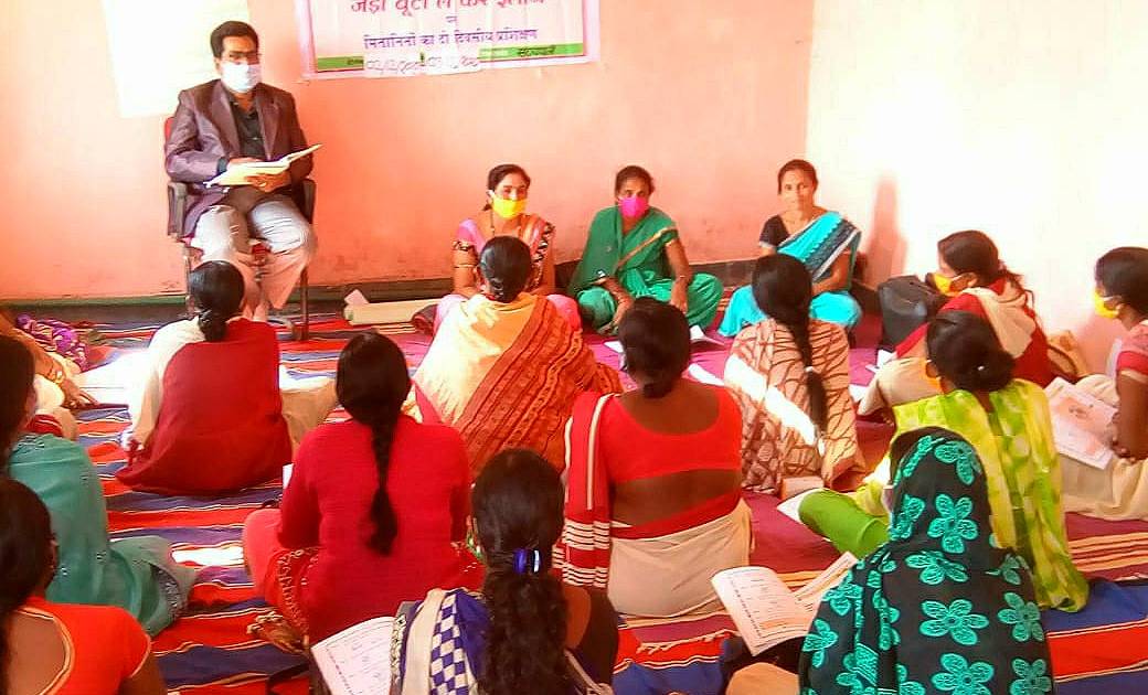 खंड विस्तार प्रशिक्षण अधिकारी टी आर धृतलहरे द्वारा मितानिन क... - CG Sandesh