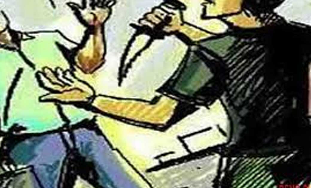 पुरानी रंजीश की बात को लेकर चाकू से हमला.