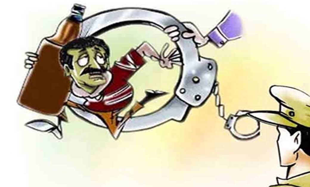तेन्दुकोना : मण्डी चौक के पास लोगों को शराब पिलाने वाले पर क... - CG Sandesh