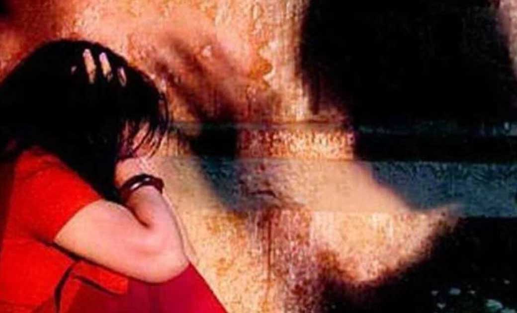 भारी पड़ा युवक को किशोरी को सरेराह चुंबन करना, अदालत ने सुना... - CG Sandesh