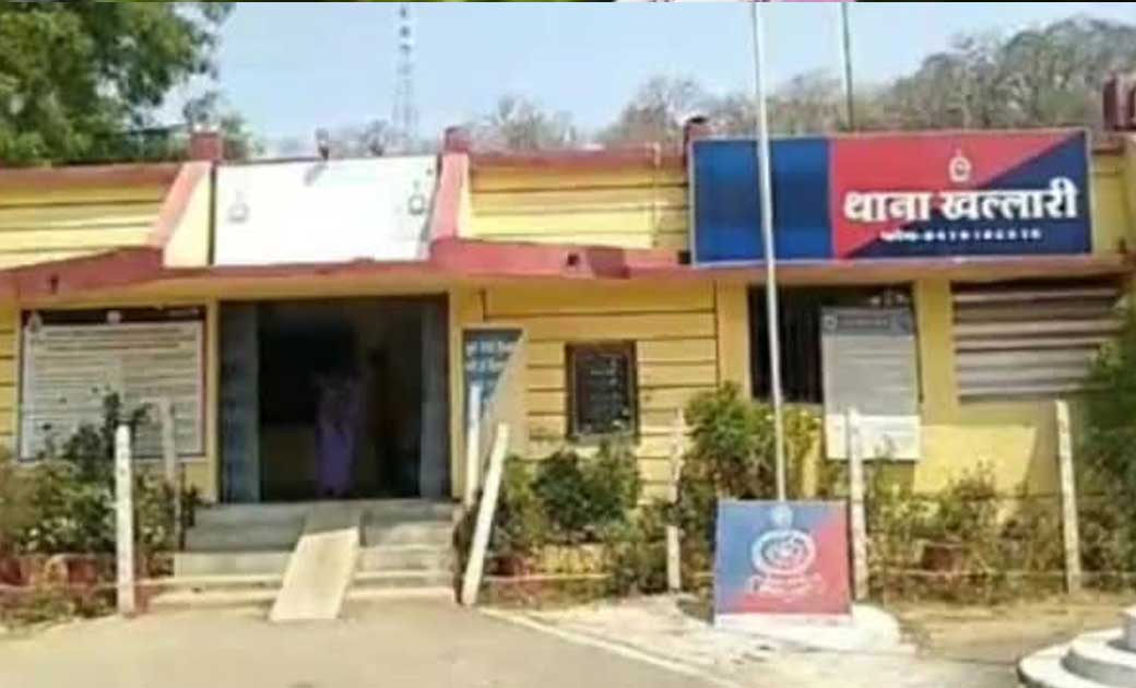 खल्लारी : पुरानी रंजीश को लेकर त्रिशुल हाथ में लिए पहुंचा मा... - CG Sandesh
