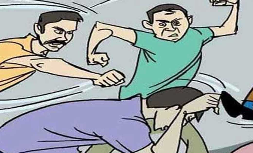महासमुंद : दुकान में बैठे चाचा-भतीजा से मोहल्ले के कुछ लोगो ने की मारपीट, मामला दर्ज.