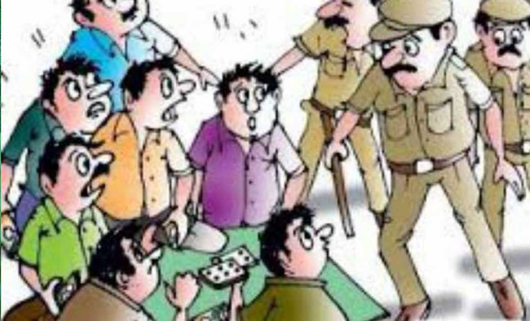 पिथौरा : ग्राम सोनासिल्ली में 11 जुआरियो को घेराबंदी कर पकड़ा... - CG Sandesh