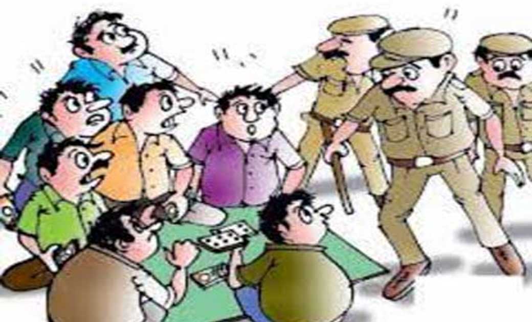 बसना : गौरटेक में 3 लोगो को जुआ खेलते पुलिस ने पकड़ा.