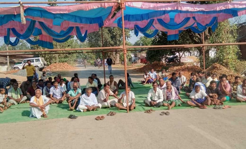 पिथौरा : जाडामुडा उपार्जन केंद्र नही खोलने को लेकर 5 गाँव के... - CG Sandesh
