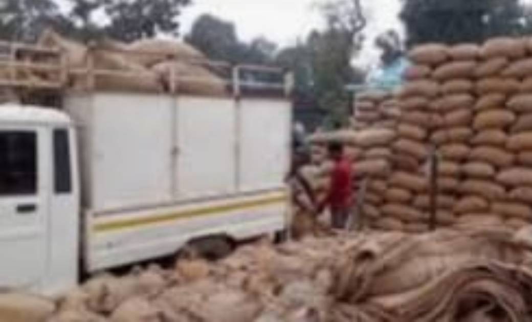 धान उठाव में लापरवाही बर्दास्त नही की जायेगी- कलेक्टर : रजत अग्रवाल राईस मिल पर हुई कार्यवाही...अन्य राइसमिलरों में हड़कंप..