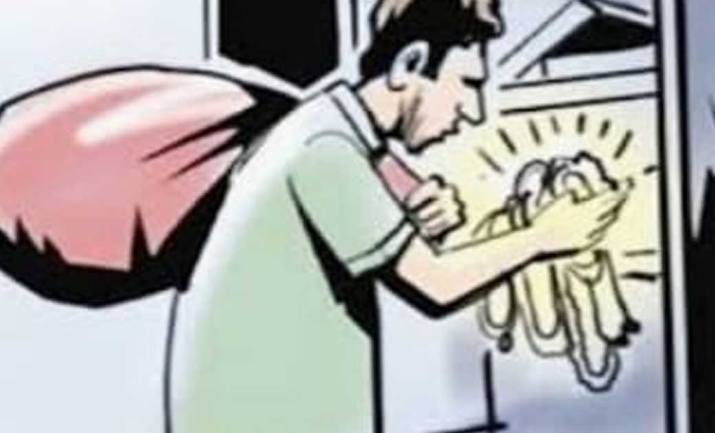 रायगढ़ में चोरी की एक और वारदात…सरिया क्षेत्र के मकान का ताला तोड़कर नगदी व लाखो का जेवर ले उड़े चोर ... दीवाली में घर की सफाई करने वालों पर जताया आशंका...!