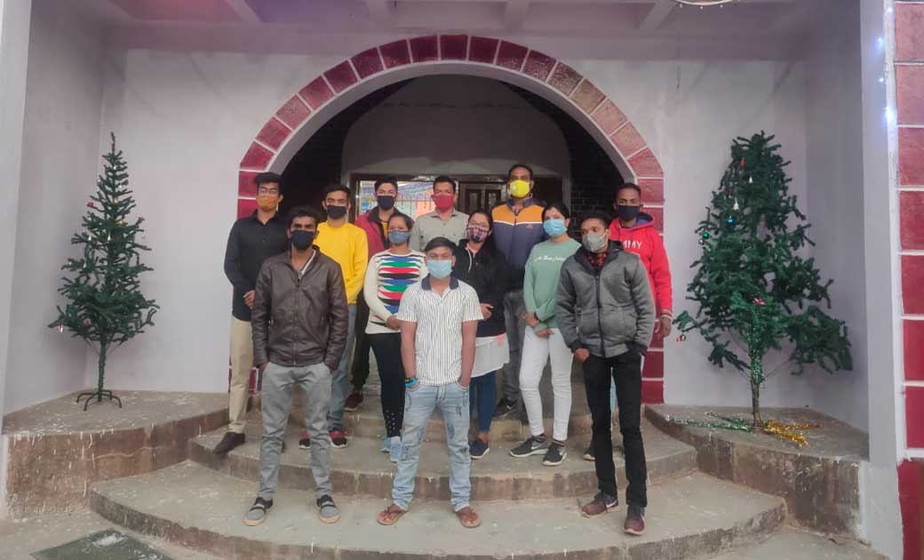 कोरोना महामारी के बीच बंदिशों में बना क्रिसमस का त्यौहार - CG Sandesh