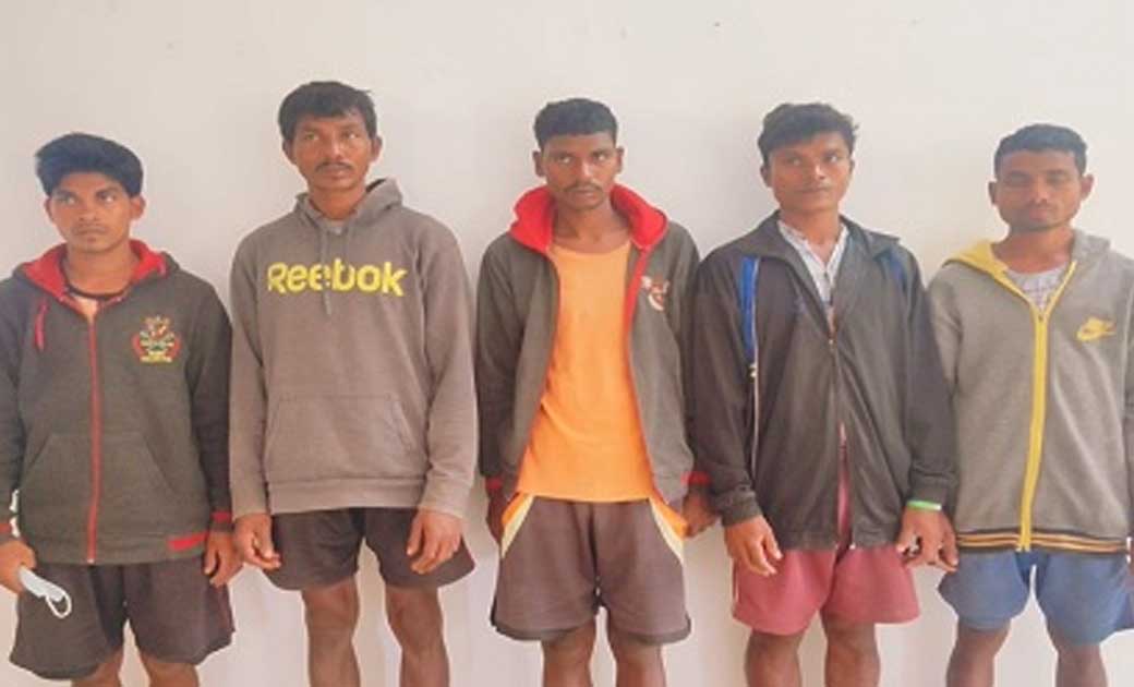 सुरक्षाबल के जवानों को मिली बड़ी सफलता..... 5 नक्सलियों को किया गिरफ्तार...भारी मात्रा में विस्फोटक बरामत...