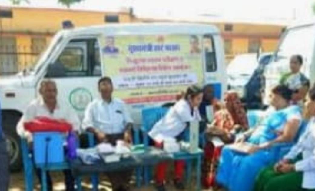 मुख्यमंत्री हाट बाजार क्लिनिक योजना ने ग्रामीण क्षेत्रों में स्वास्थ्य सेवाओं की पहुंच को बनाया सुगम और सुविधाजनक...बच्चों, महिलाओं और बुजुर्गों को इलाज हेतु सहूलियत..