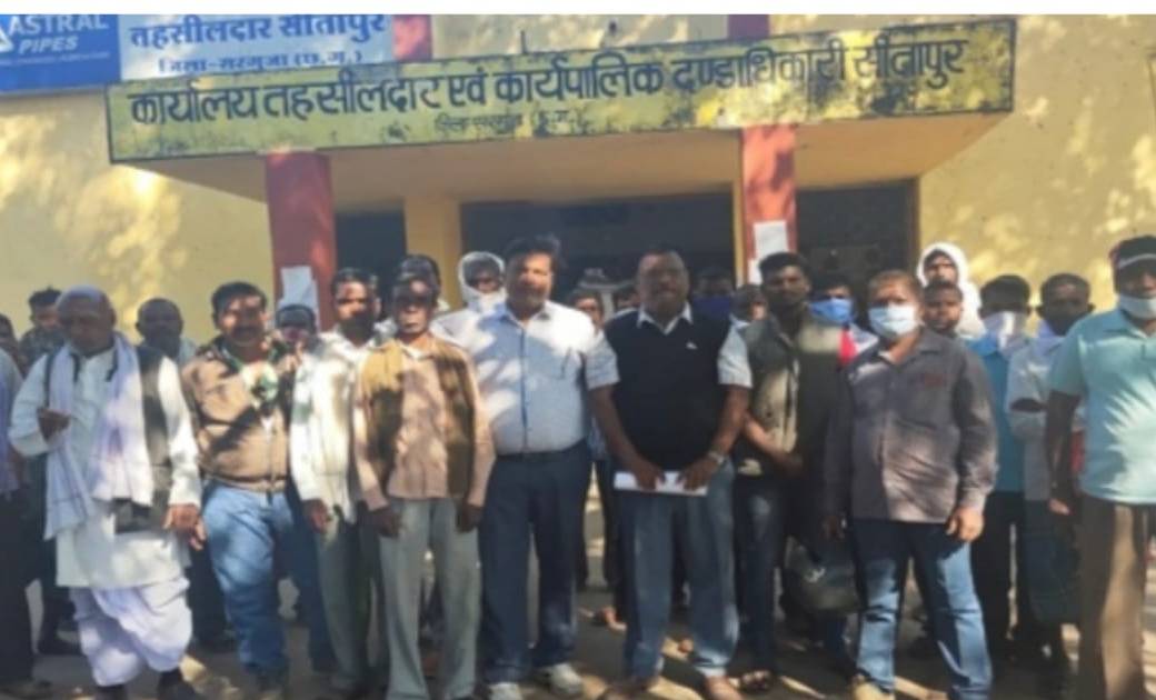 ग्रामीणों से ठगी एक कोटवार को पड़ गया भारी...राजस्व कोटवार चौहान को तहसीलदार ने किया निलंबित..छत्तीसगढ़ के अन्य कोटवार पर भी है शिकायत..