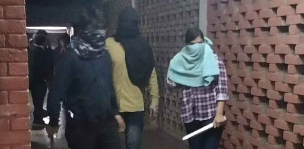 JNU कैंपस के अंदर नकाबपोशों ने घुसकर किया छात्रों पर हमला, पुलिस ने जांच के लिए की टीम गठित.