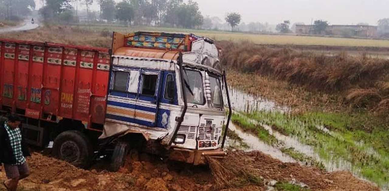 टोल टैक्स बचाने, भंवरपुर मार्ग से रायपुर जा रहा ट्रक कनकेबा ... - CG Sandesh