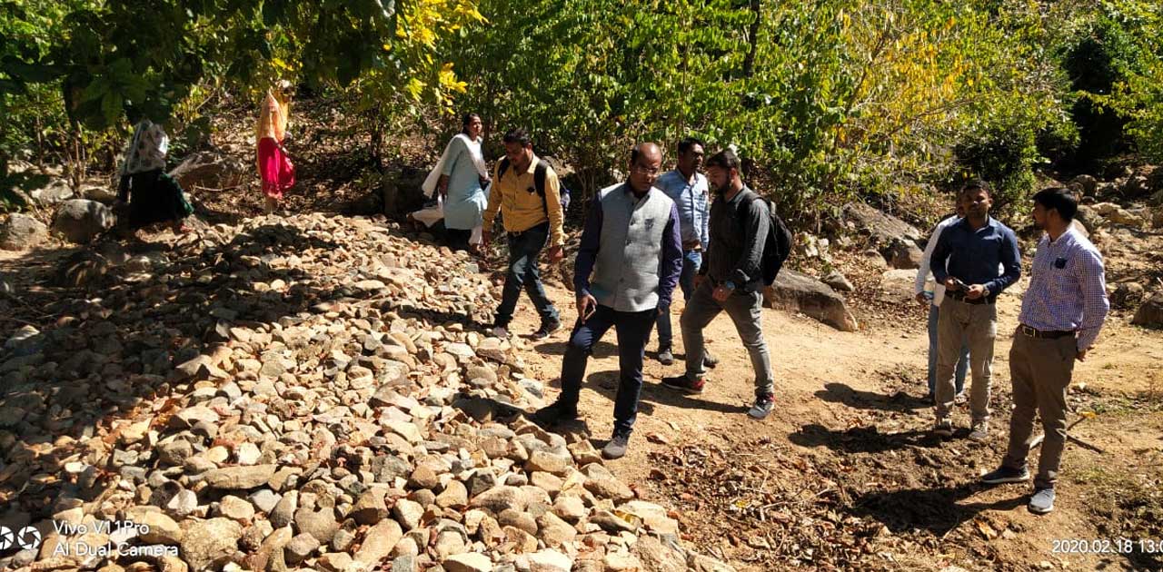 सीईओ ने किया मांदरी नरूवा का निरीक्षण