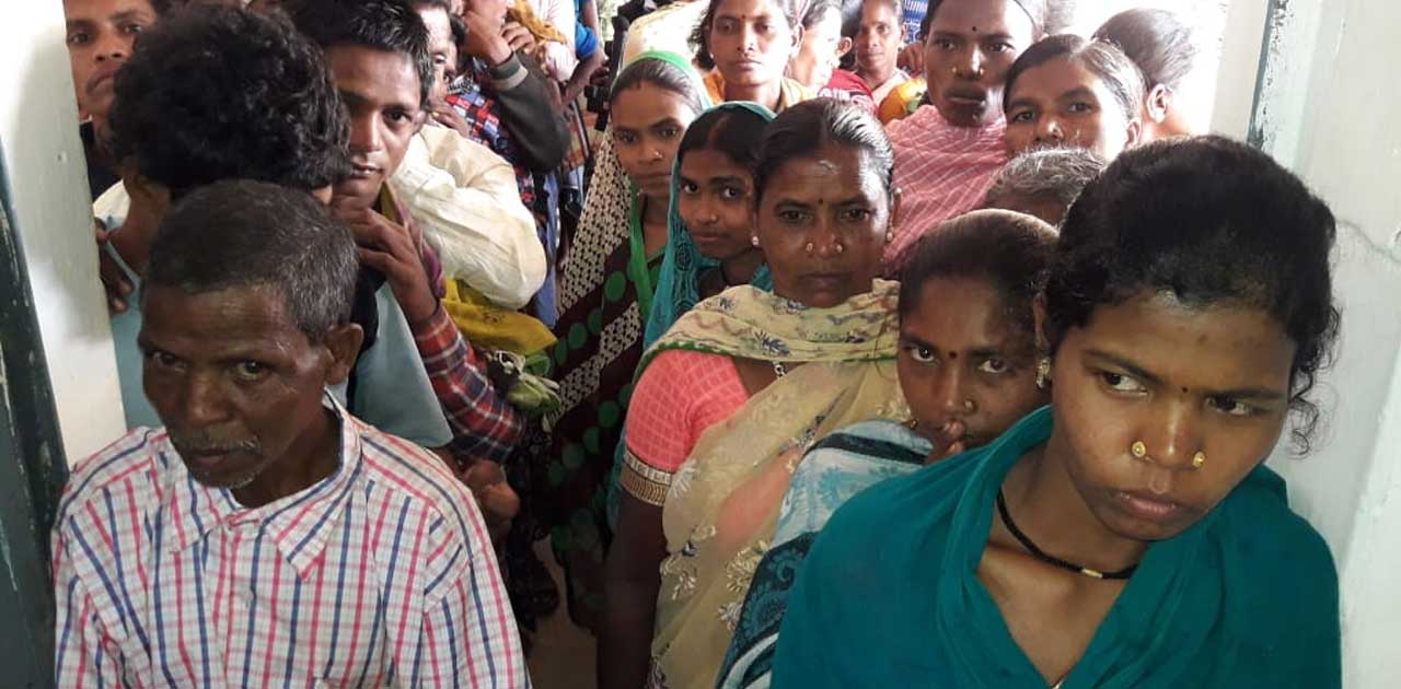 नक्सलियों का बहिष्कार फेल,  शाम 6.30 बजें तक हुआ मतदान