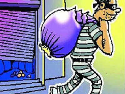 लॉकडाउन में गोदाम से धान की चोरी,  सीसी टीवी के माध्यम से हु... - CG Sandesh