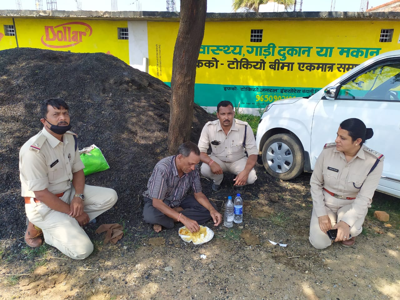 लॉकडाउन होने से काम नही मिलने के कारण पैदल  जा रहा था घर, सर... - CG Sandesh