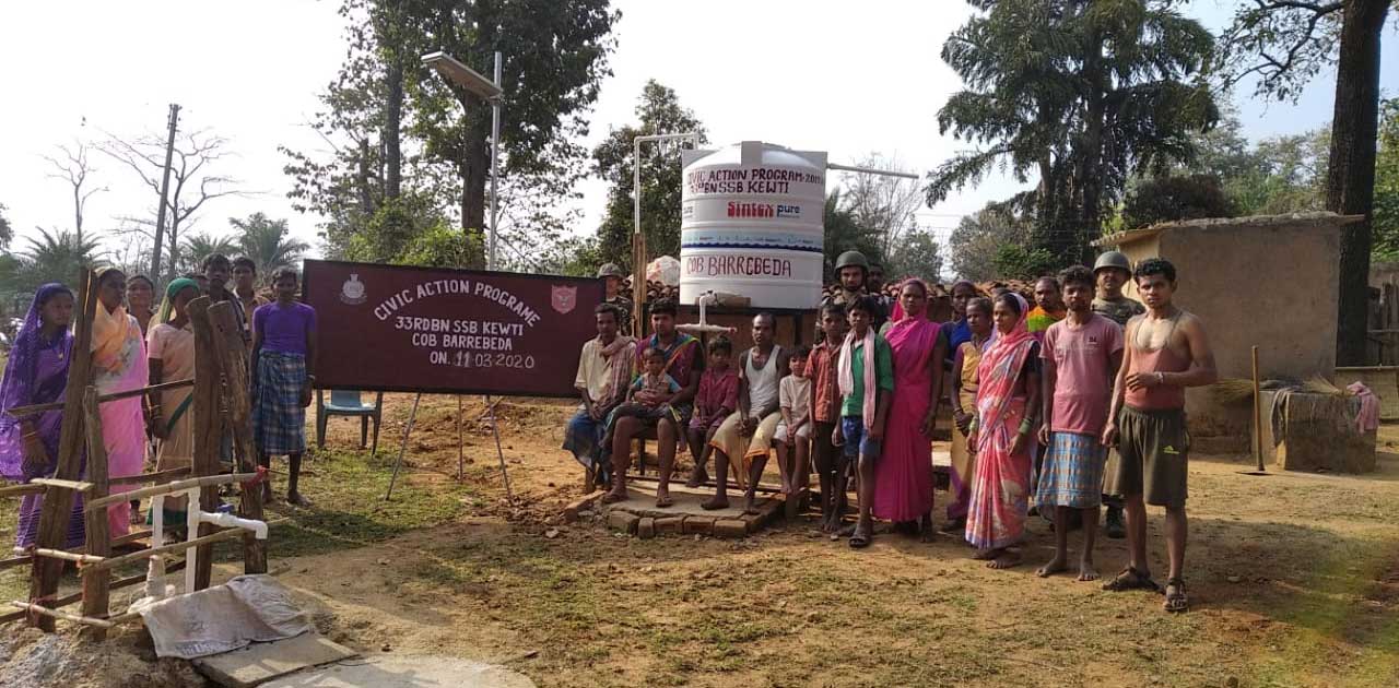 एस.एस.बी.द्वारा नलकुप खनन व फिटिंग कर ग्रामीणों को सुपुर्द  - CG Sandesh