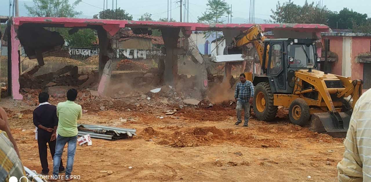अवैध कब्जा कर पूर्व सरपंच ने बनवाया था कॉम्पलेक्स,  कलेक्टर ... - CG Sandesh
