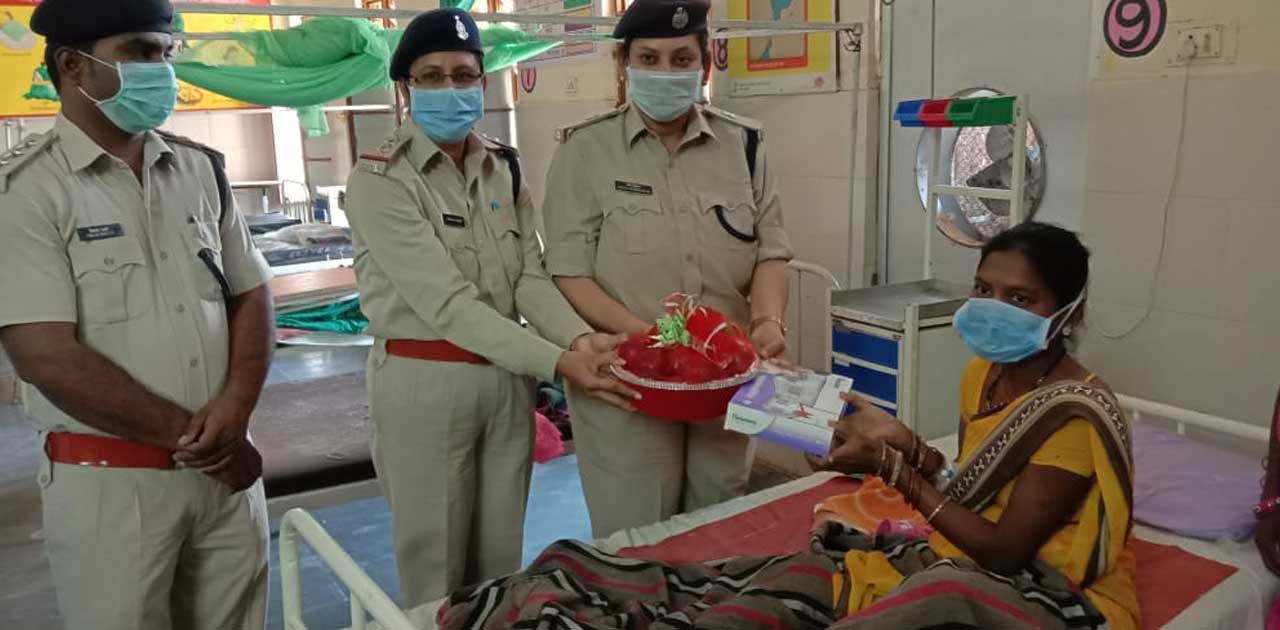 जिस जच्चा-बच्चा का पुलिस ने बचाई थी जान, पुलिस ने बच्चे का न... - CG Sandesh