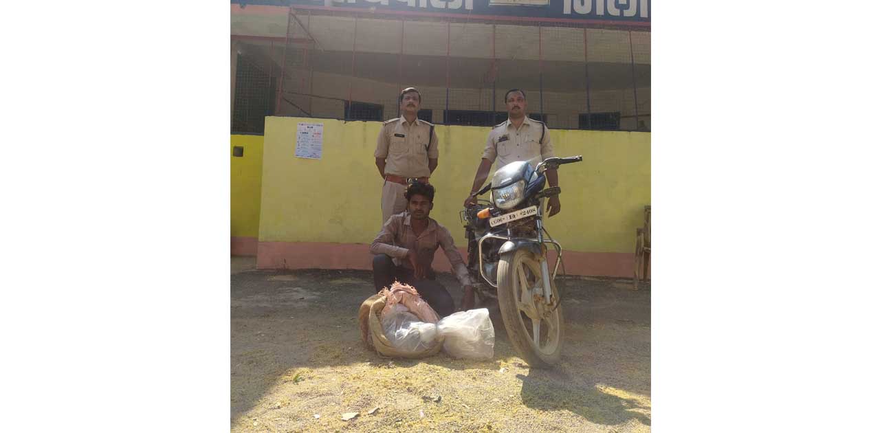25 लीटर महुआ शराब के साथ एक व्यक्ति पकड़ाया - CG Sandesh