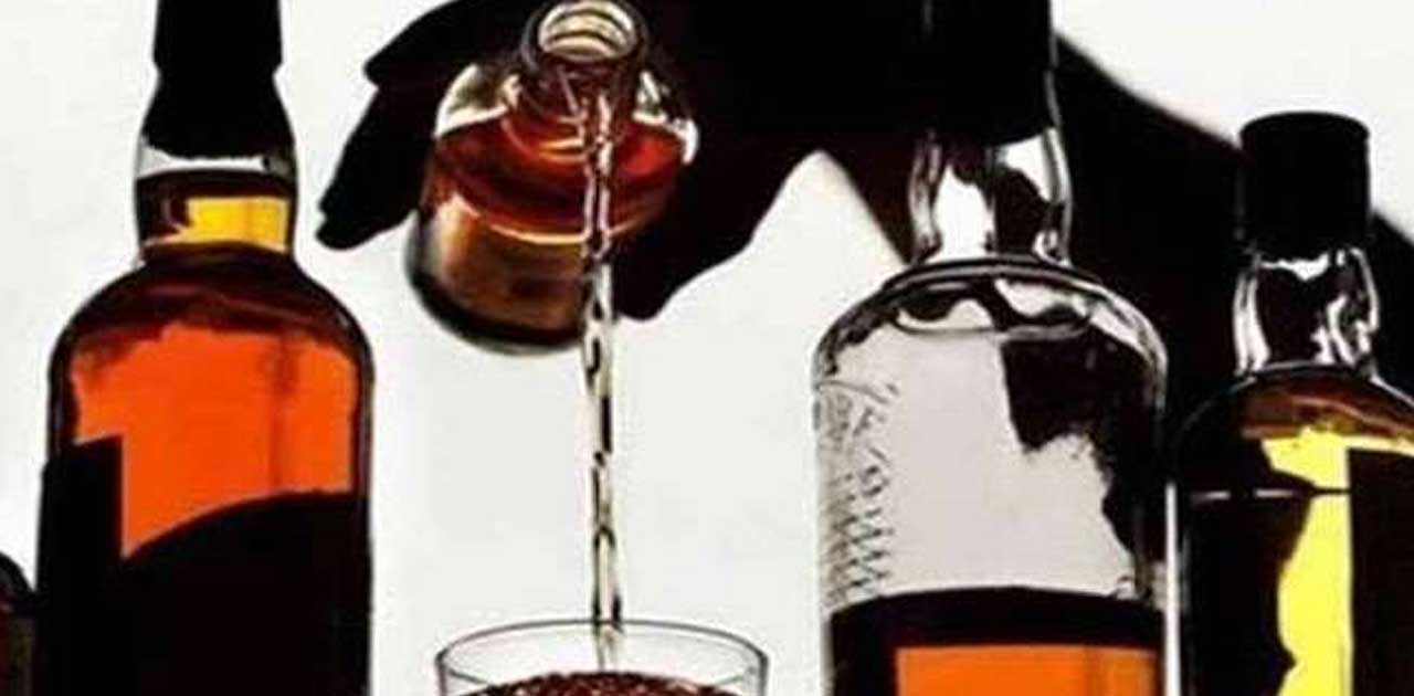 लाकडाउन का अवहेलना कर मंदिरापान के लिए इकट्टा हुए लोगों पर ह... - CG Sandesh