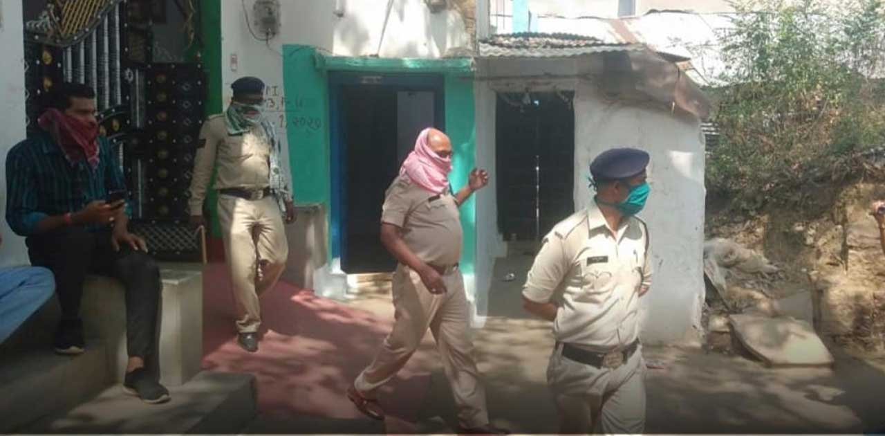 एक ही परिवार के 3 लोगों की हत्या, पति – पत्नी और बच्चें को अ... - CG Sandesh