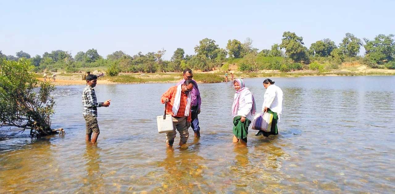 महाराष्ट्र बार्डर में कोरोना फाइटर्स की तैनाती