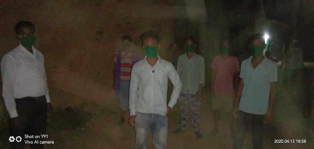 ग्राम पंचायत नगेड़ा सरपंच द्वारा मास्क, सेनिटाइजर  और हैंडवाश... - CG Sandesh