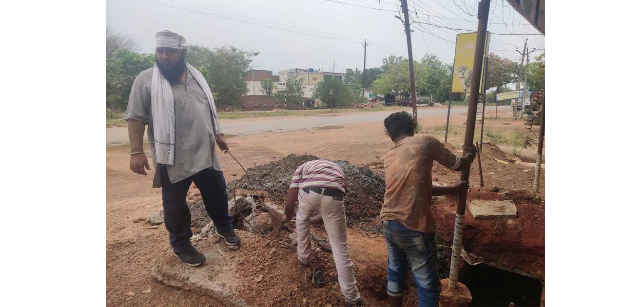 नालियों की सफाई हेतु नगर पालिका सरायपाली ने छेड़ी मुहिम. - CG Sandesh